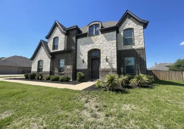 Photo 3 of Single family home for sale at 321 Equestrian Dr, Waxahachie, TX 75165 | MLS# 21283833 | Listing updated on 2026-08-04