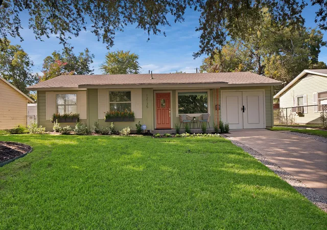 Photo 1 of Single family home for sale at 12135 Oberlin Dr, Dallas, TX 75243 | MLS# 21283826 | Listing updated on 2026-08-31