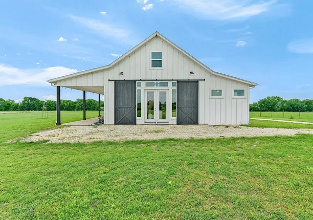 Photo 1 of Single family home for sale at 5235 Fm 1752 S, Whitewright, TX 75491 | MLS# 21266594 | Listing updated on 2026-07-21