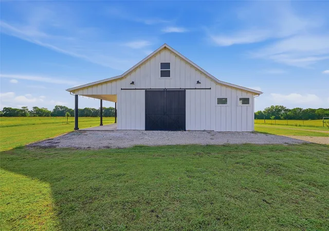 Photo 2 of Single family home for sale at 5235 Fm 1752 S, Whitewright, TX 75491 | MLS# 21266594 | Listing updated on 2026-07-21
