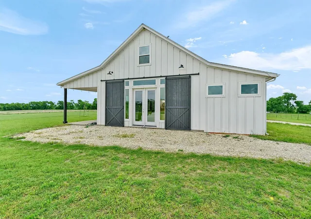 Photo 3 of Single family home for sale at 5235 Fm 1752 S, Whitewright, TX 75491 | MLS# 21266594 | Listing updated on 2026-07-21
