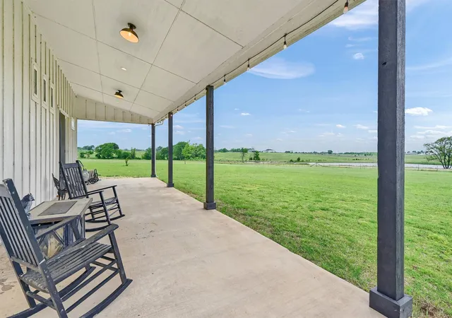 Photo 3 of Single family home for sale at 5235 Fm 1752 S, Whitewright, TX 75491 | MLS# 21266594 | Listing updated on 2026-07-21