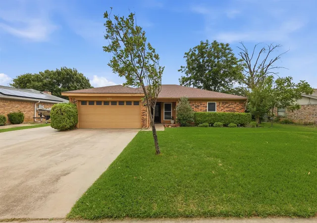 Homes for sale in Bedford, TX | 1104 Monterrey St, Bedford, TX 76022 | MLS# 21283636