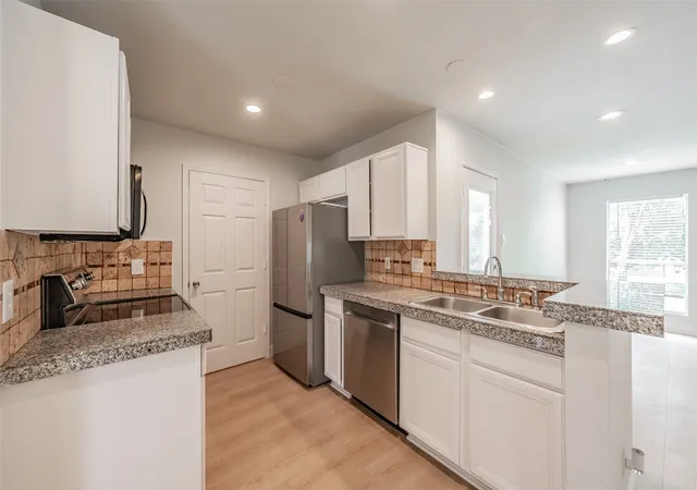 3rd image of 4503 Mexicana Rd, Dallas, TX 75212 | MLS# 21283936