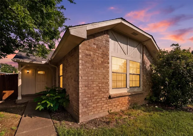Photo 2 of Single family home for sale at 7254 Pineberry Rd, Dallas, TX 75249 | MLS# 21283964 | Listing updated on 2026-09-28