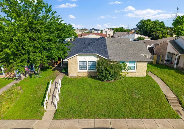 Photo 3 of Single family home for sale at 7254 Pineberry Rd, Dallas, TX 75249 | MLS# 21283964 | Listing updated on 2026-09-28