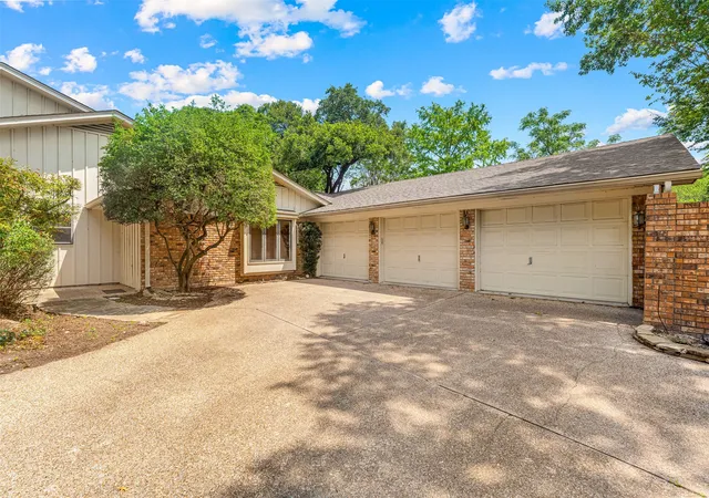 Photo 3 of Single family home for sale at 3516 Lake Heights Dr, Waco, TX 76708 | MLS# 21283975 | Listing updated on 2026-08-22