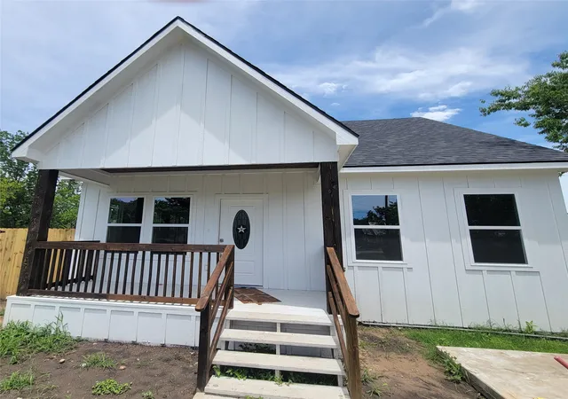 Photo 1 of Single family home for sale at 2714 1st St, Brownwood, TX 76801 | MLS# 21284059 | Listing updated on 2026-08-24
