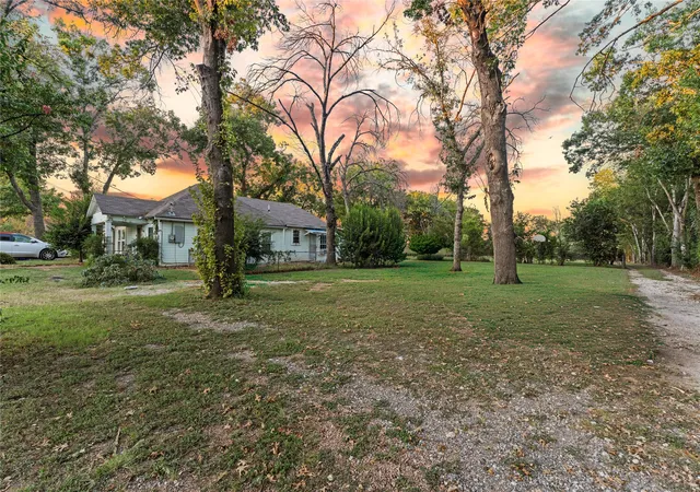 3rd image of 2720 S 2Nd St, Waco, TX 76706 | MLS# 21284100