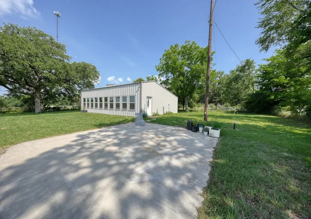 Homes for sale in Palestine, TX | 6899 N State Hwy 19, Palestine, TX 75803 | MLS# 21284122