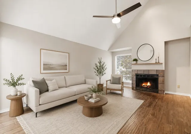 Photo 3 of Sale Pending at 2927 S Bend Dr, Dallas, TX 75229 | MLS# 21282917 | Listing updated on 2026-10-06