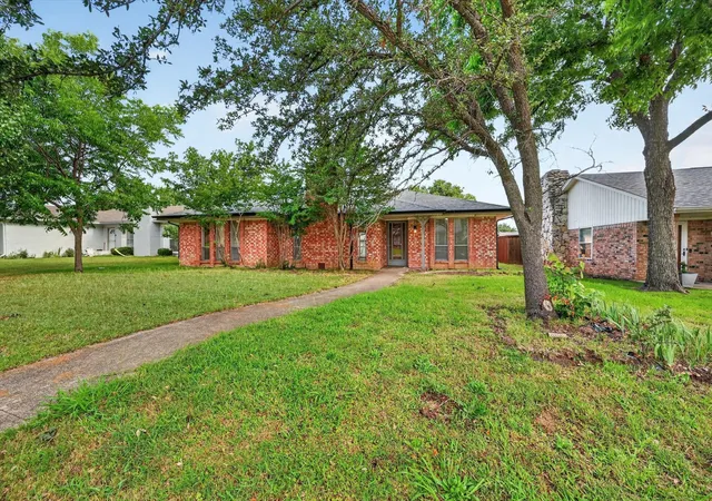 Photo 4 of Sale Pending at 1607 Chisolm Trl, Lewisville, TX 75077 | MLS# 21282674 | Listing updated on 2026-07-06