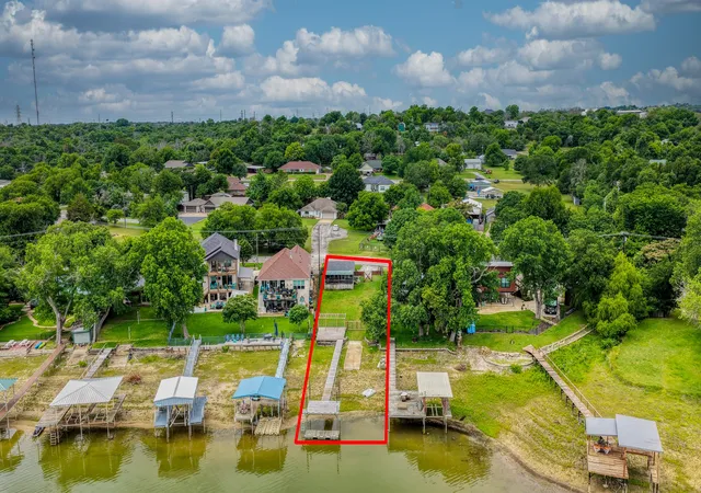 Photo 2 of Single family home for sale at 1028 W Lake Dr, Weatherford, TX 76087 | MLS# 21284147 | Listing updated on 2026-08-06