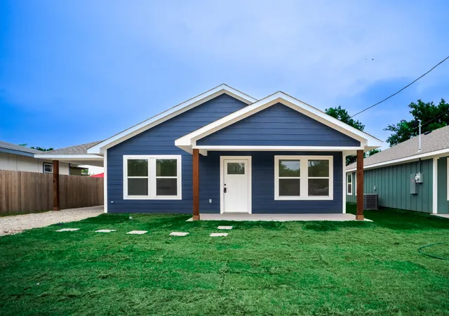 1st image of 1331 Palestine, Mexia, TX 76667 | MLS# 21284203