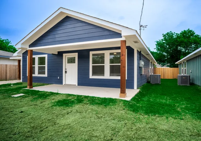 2nd image of 1331 Palestine, Mexia, TX 76667 | MLS# 21284203