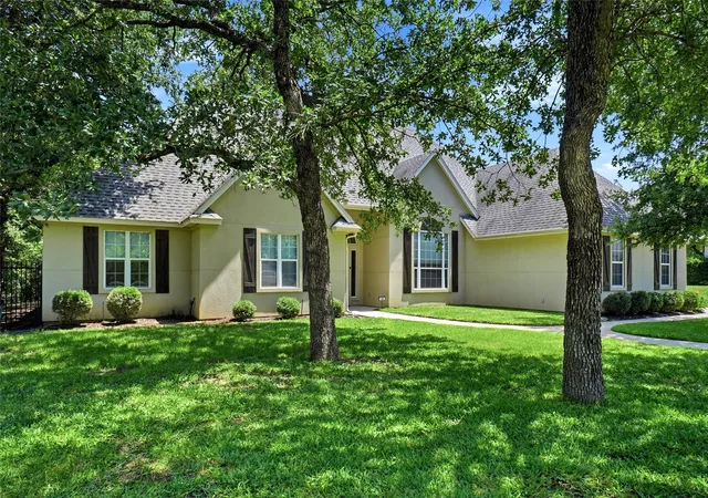 Photo 1 of Single family home for sale at 102 Manders Ct, Bridgeport, TX 76426 | MLS# 21283616 | Listing updated on 2026-09-03