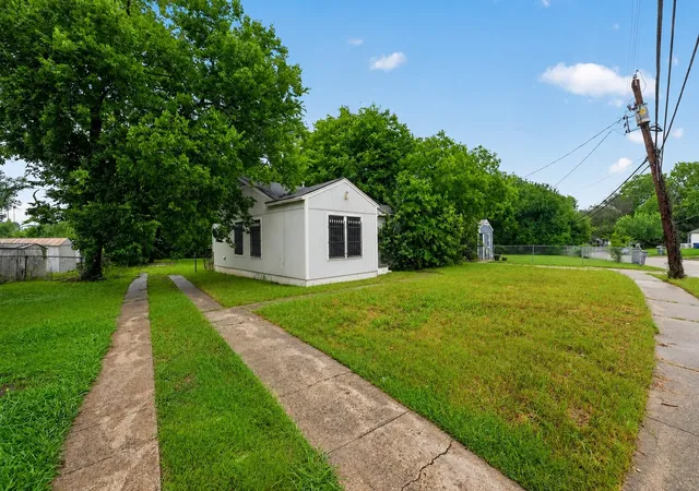 Photo 3 of Single family home for sale at 3102 Kellogg Ave, Dallas, TX 75216 | MLS# 21282395 | Listing updated on 2026-08-22