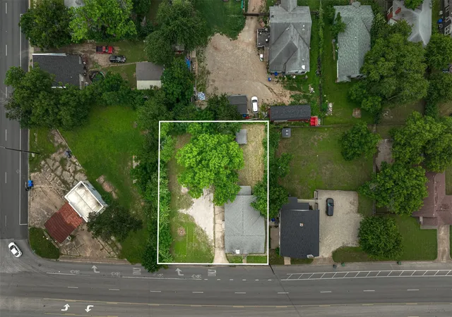Photo 2 of Single family home for sale at 512 Herring Ave, Waco, TX 76708 | MLS# 21283703 | Listing updated on 2026-09-01