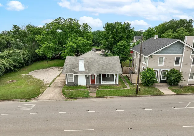 3rd image of 512 Herring Ave, Waco, TX 76708 | MLS# 21283703
