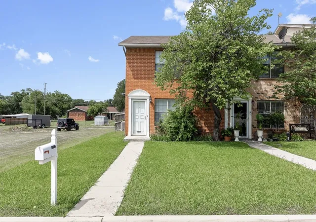 Homes for sale in Brownwood, TX | 1601 14th St #F, Brownwood, TX 76801 | MLS# 21284258