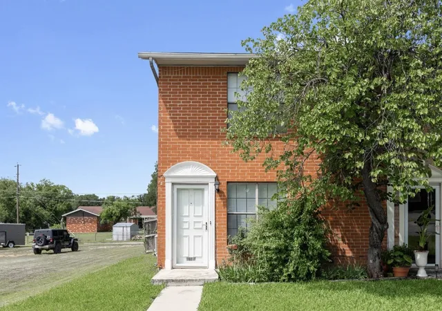 Homes for sale in Brownwood, TX | 1601 14th St #F, Brownwood, TX 76801 | MLS# 21284258