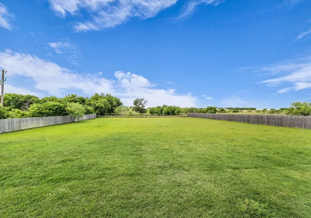 Homes for sale in Lorena, TX | 2724 Southwinds Dr, Lorena, TX 76655 | MLS# 21284224