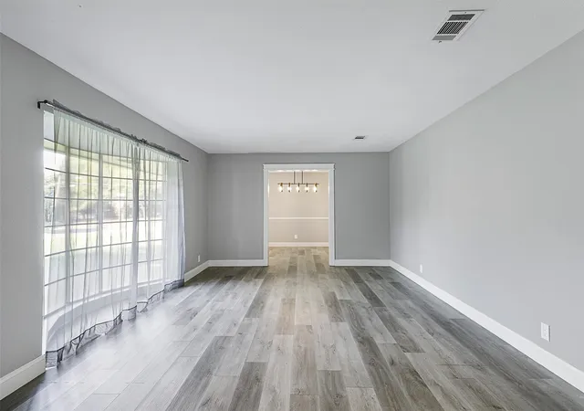 Photo 3 of Single family home for sale at 1400 Crescent Dr, Sherman, TX 75092 | MLS# 21253687 | Listing updated on 2026-10-02