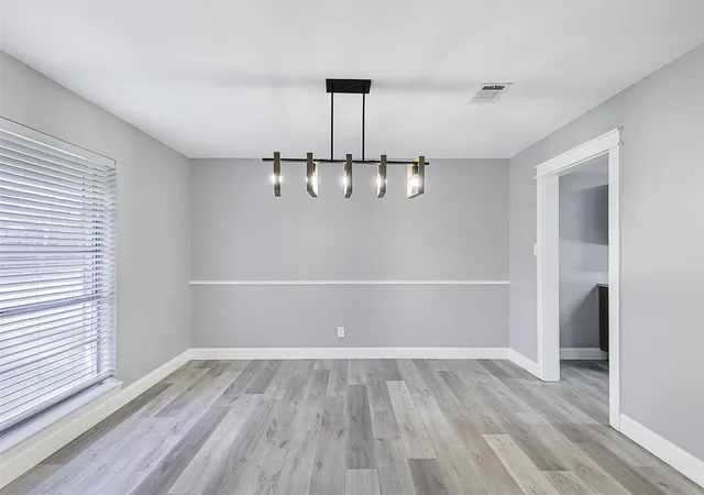 Photo 4 of Single family home for sale at 1400 Crescent Dr, Sherman, TX 75092 | MLS# 21253687 | Listing updated on 2026-10-02