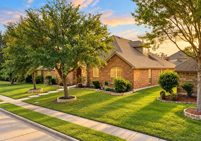 Photo 2 of Single family home for sale at 7510 Handen Dr, Rowlett, TX 75089 | MLS# 21280489 | Listing updated on 2026-09-30