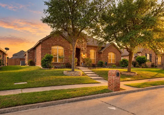 Photo 3 of Single family home for sale at 7510 Handen Dr, Rowlett, TX 75089 | MLS# 21280489 | Listing updated on 2026-09-30
