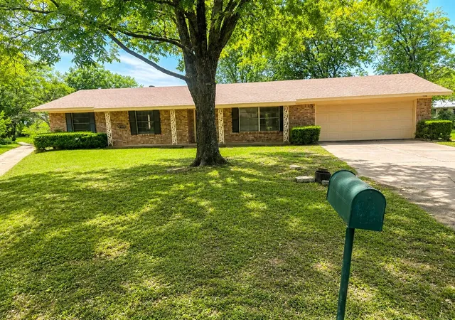 Photo 1 of Single family home for sale at 1141 Bowie St, Sulphur Springs, TX 75482 | MLS# 21284263 | Listing updated on 2026-08-28