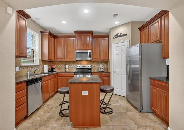 Photo 4 of Townhouse for sale at 3715 Sicily St, Irving, TX 75038 | MLS# 21270423 | Listing updated on 2026-09-23