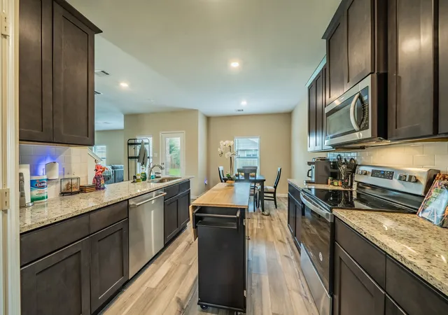 Photo 4 of Single family home for sale at 360 Ridgeland Oaks Dr, Fort Worth, TX 76120 | MLS# 21195262 | Listing updated on 2026-08-30
