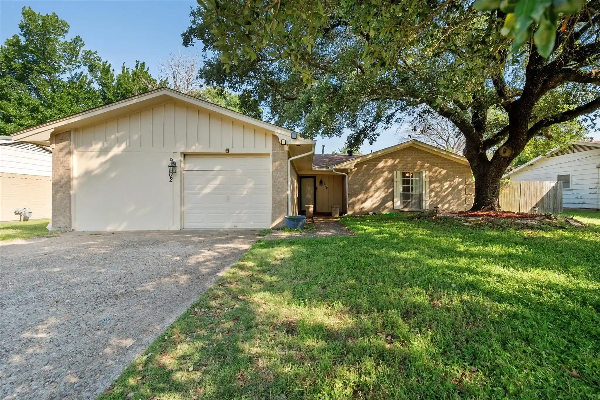 Photo 1 of Single family home for sale at 402 Carol Ave, Corsicana, TX 75110 | MLS# 21283365 | Listing updated on 2026-10-14