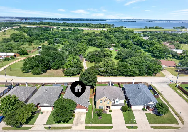 Homes for sale in Lake Dallas, TX | 624 Montgomery Dr, Lake Dallas, TX 75065 | MLS# 21283469
