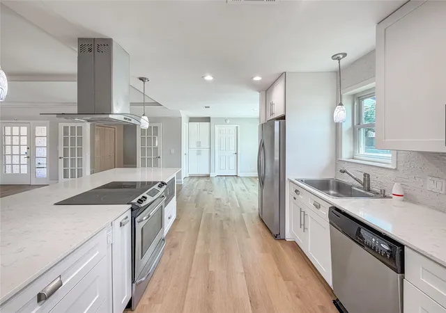 Photo 1 of Single family home for sale at 100 W Pleasantview Dr, Hurst, TX 76054 | MLS# 21284376 | Listing updated on 2026-10-31