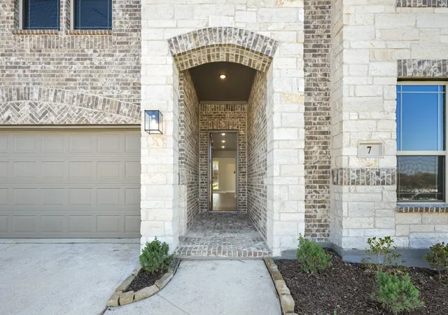 Photo 3 of Single family home for sale at 7 Grouse Cir, Sanger, TX 76266 | MLS# 21284397 | Listing updated on 2026-10-07