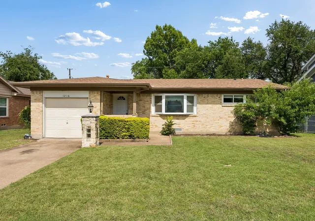 Homes for sale in Garland, TX | 1216 Bluebird Ln, Garland, TX 75042 | MLS# 21284403