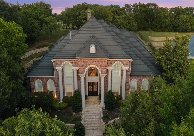 Photo 2 of Single family home for sale at 2325 Panorama Ct, Arlington, TX 76016 | MLS# 21281591 | Listing updated on 2026-08-03