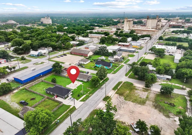 Photo 2 of Land for sale at 806 E Houston St, Sherman, TX 75090 | MLS# 21279563 | Listing updated on 2026-09-16