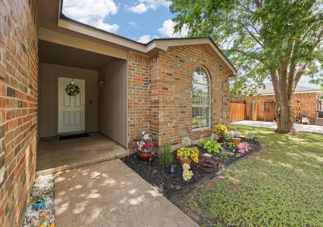 Homes for sale in Cleburne, TX | 1611 Berry Dr, Cleburne, TX 76033 | MLS# 21284318
