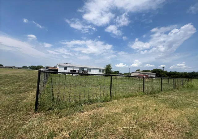 Homes for sale in Southmayd, TX | 120 Pine Ridge Cir, Southmayd, TX 75092 | MLS# 21284466