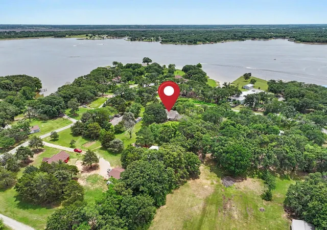 Photo 4 of Single family home for sale at 2811 N Shore Dr, Bonham, TX 75418 | MLS# 21279422 | Listing updated on 2026-08-16