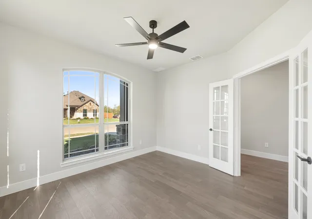 Photo 4 of Single family home for sale at 11 Grouse Cir, Sanger, TX 76266 | MLS# 21284484 | Listing updated on 2026-10-07