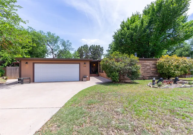 4th image of 109 Circle Of Holly, Abilene, TX 79605 | MLS# 21281225