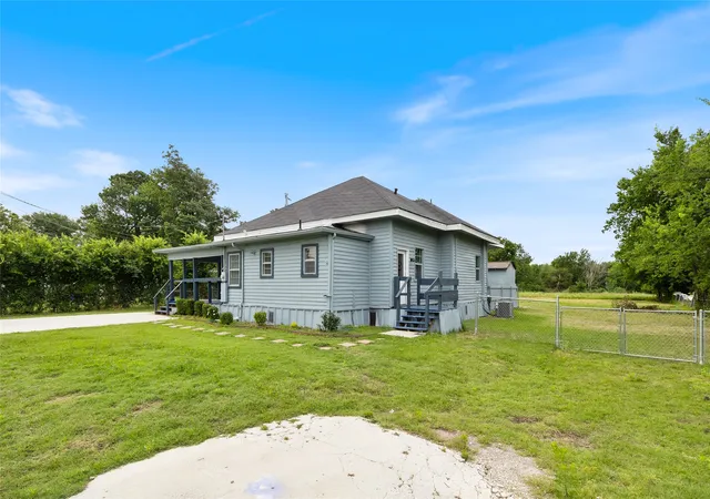 Photo 2 of Single family home for sale at 4305 Templeton St, Greenville, TX 75401 | MLS# 21284430 | Listing updated on 2026-09-29