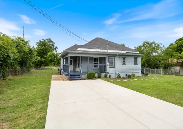Photo 3 of Single family home for sale at 4305 Templeton St, Greenville, TX 75401 | MLS# 21284430 | Listing updated on 2026-09-29