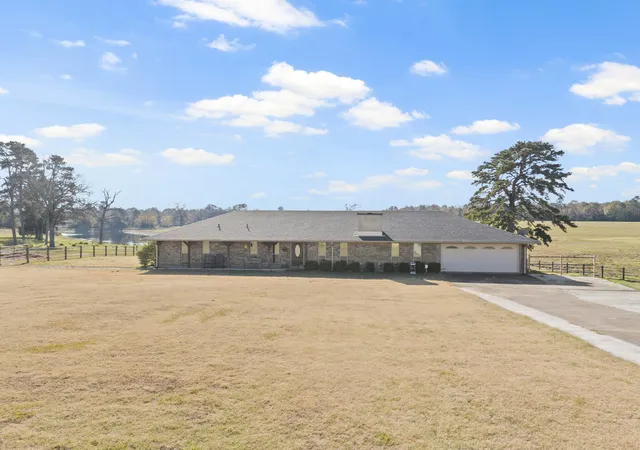 Homes for sale in Mt Pleasant, TX | 537 Sw 12th Ave, Mt Pleasant, TX 75455 | MLS# 21282747