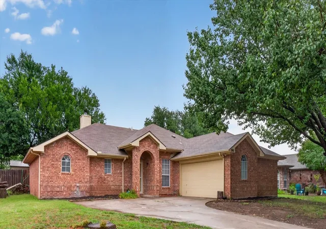 Photo 2 of Single family home for sale at 1901 Le Sage Ct, Denton, TX 76208 | MLS# 21284000 | Listing updated on 2026-08-31