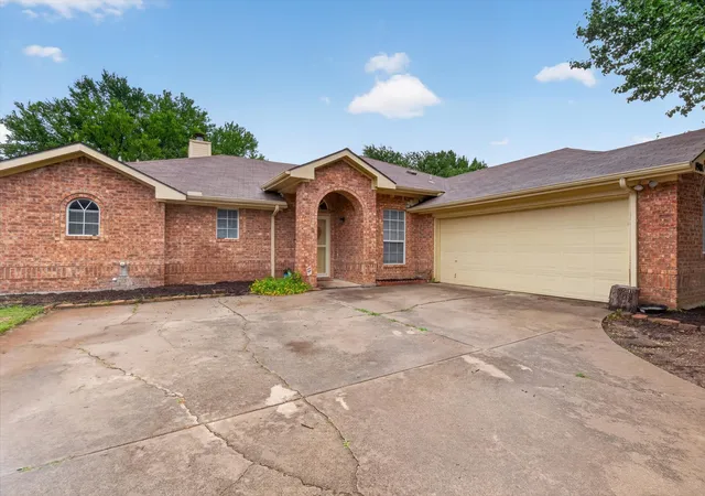 Photo 3 of Single family home for sale at 1901 Le Sage Ct, Denton, TX 76208 | MLS# 21284000 | Listing updated on 2026-08-31